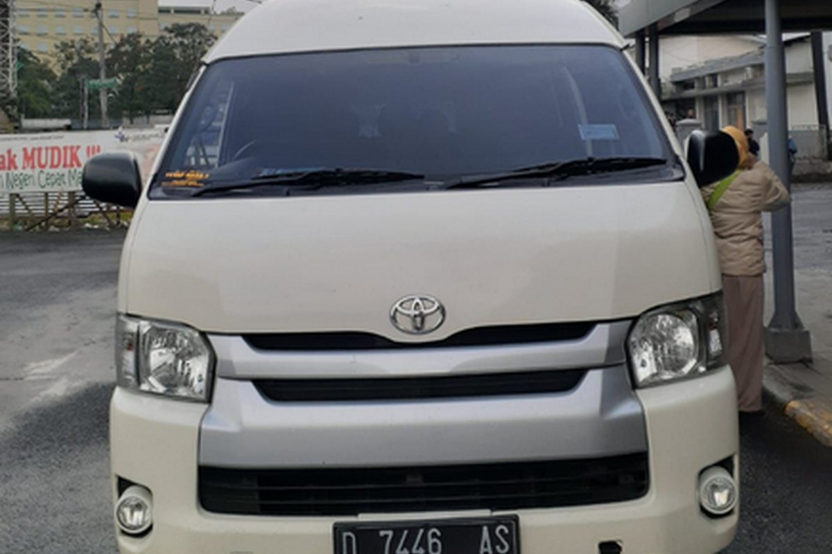 Hiace Commuter Bandung Driver kapasitas 15 penumpang
