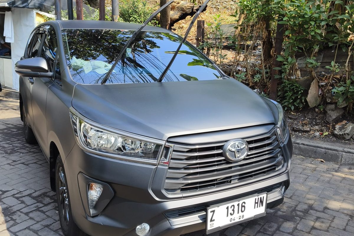 Toyota Innova Bandung Driver kapasitas 9 penumpang