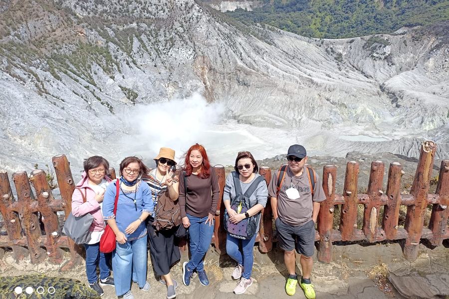 Tamu dari Thailand di Tangkuban Parahu